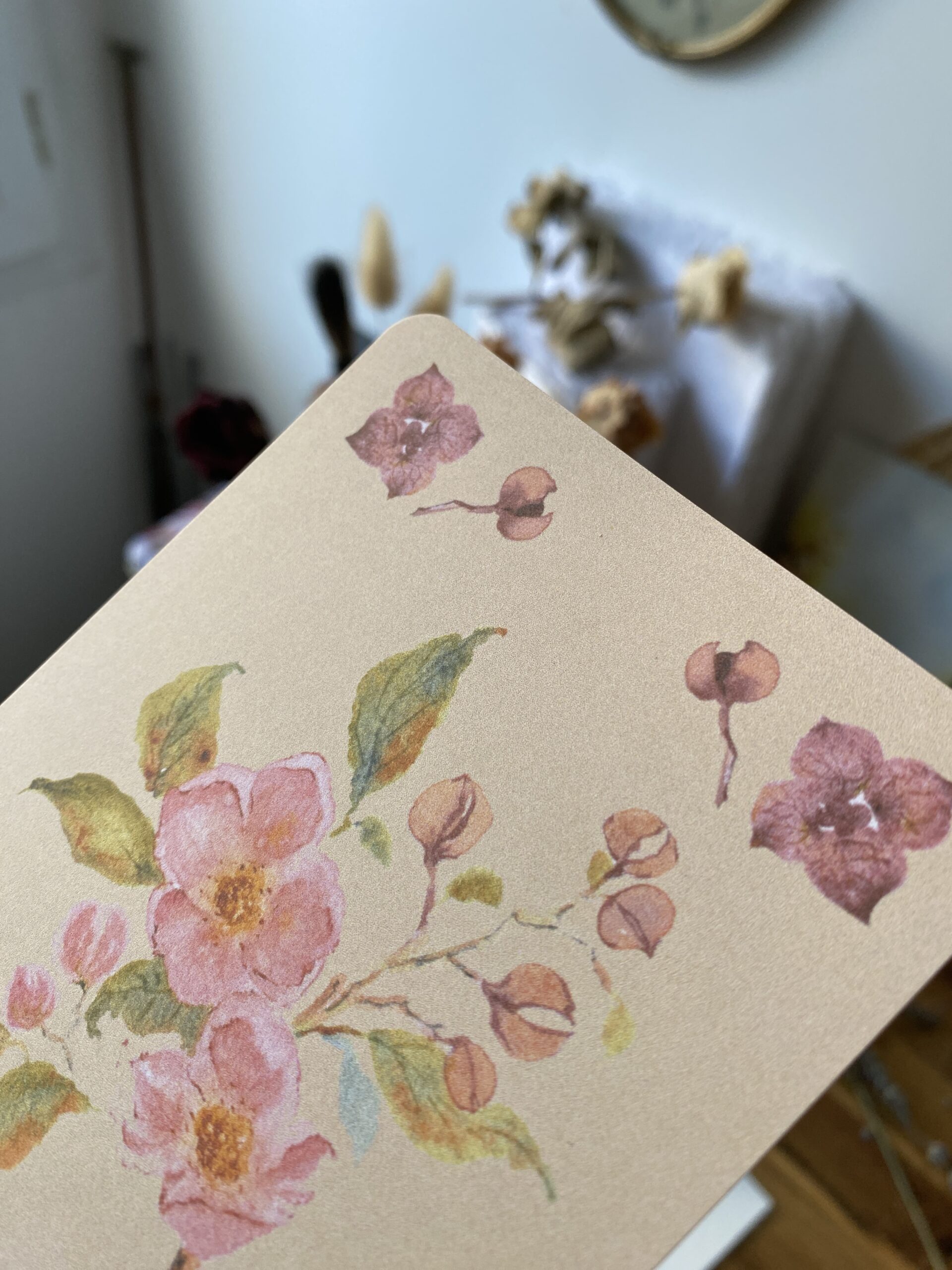 Motifs aubépine et fleurs d’hortensia - Papier Glacé à bords ronds (Avec Enveloppe) – Image 2